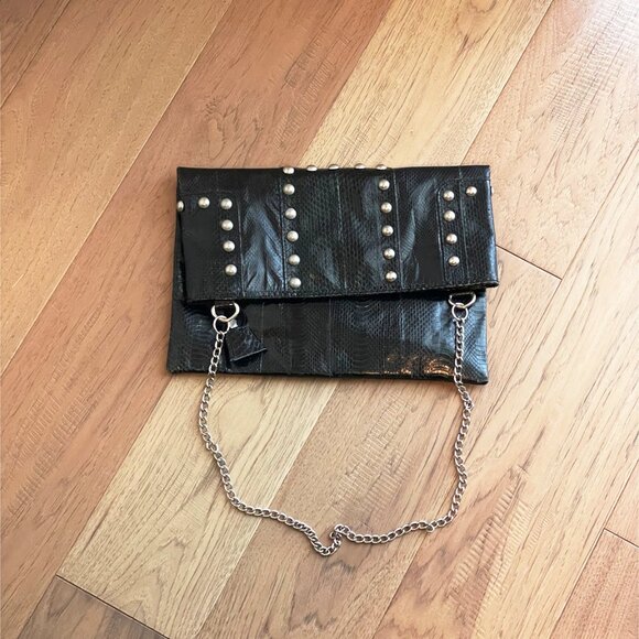 Vintage Black leather snake pattern bag with silver studs and chain strap - Picture 9 of 10
